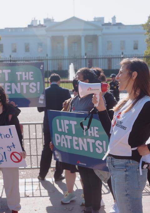 On November 10, MSF held a demonstration in front of the White House in Washington, DC, calling on the Biden administration—which gave pharmaceutical corporations billions of US  taxpayer dollars to develop COVID-19 vaccines—to do more to ensure global vaccine equity.