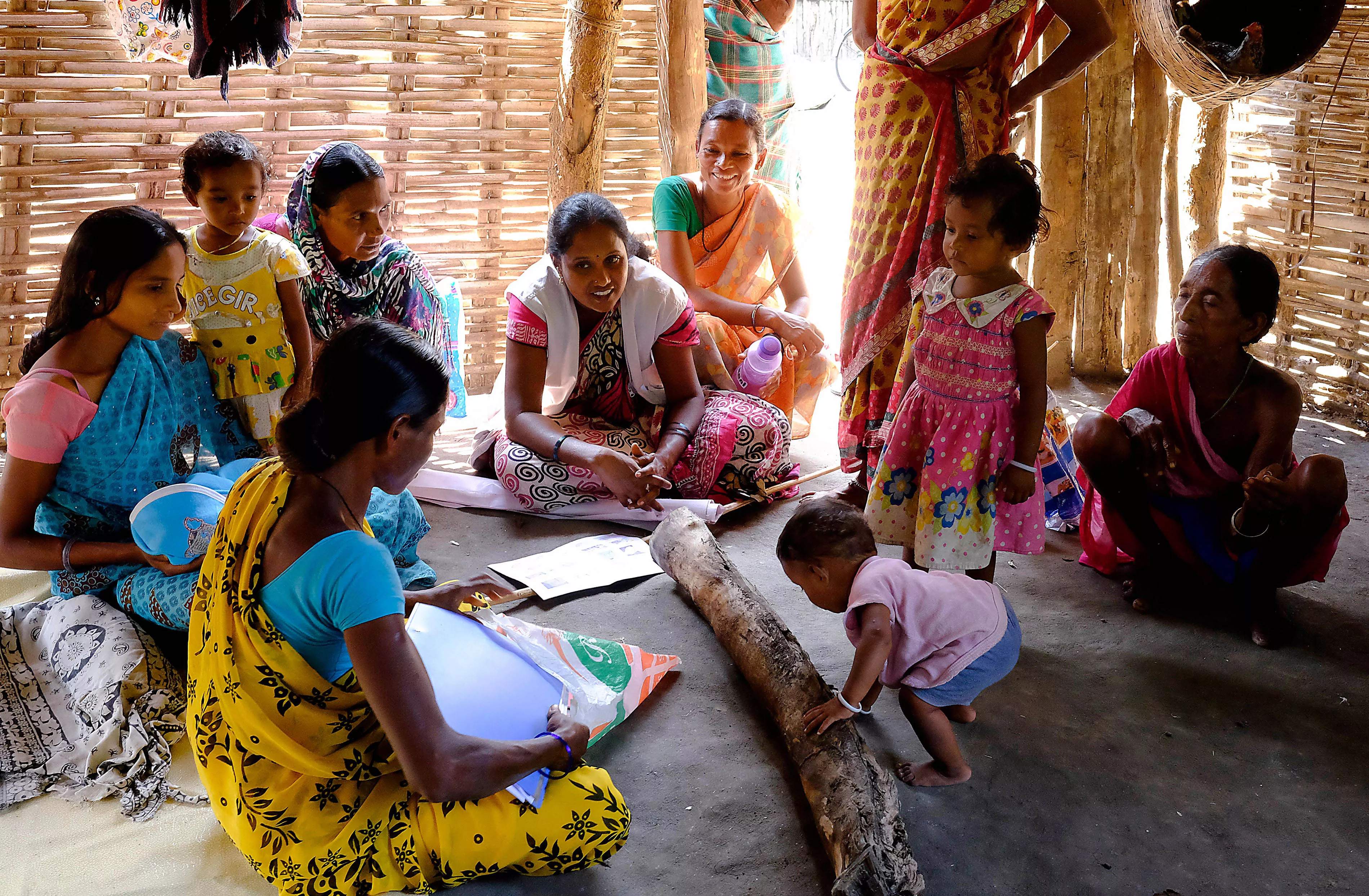 A Medecins Sans Frontieres (MSF) health promoter holds a health education information session for mothers in Aragata village, Chhattisgarh, India.