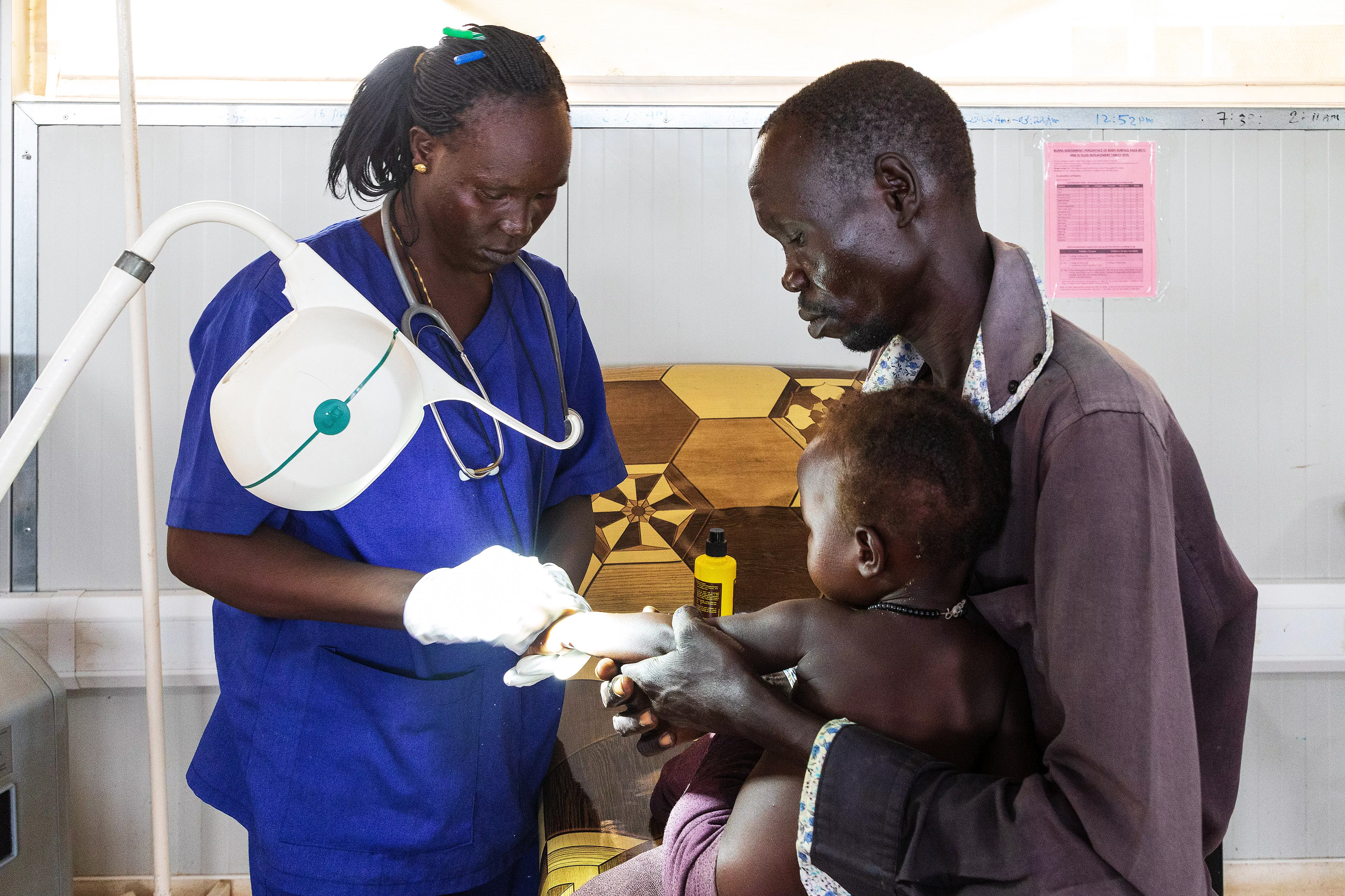 The MSF hospital in Agok is the only facility providing secondary care in the entire Abyei region of South Sudan. This structure deals with emergencies, surgeries, treatments of HIV, tuberculosis, chronic diseases as well as neglected diseases, such as snake bites, a real scourge in the region.