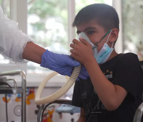 Muhammad Yusuf (8) is undergoing a sputum induction in a specialized room in Paediatric TB hospital in Dushanbe. Analysing sputum culture is considered the best way to diagnose TB. However, children have great difficulty in producing it themselves.